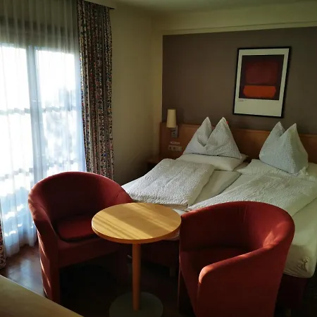 Alt Kirchheim Hotel *