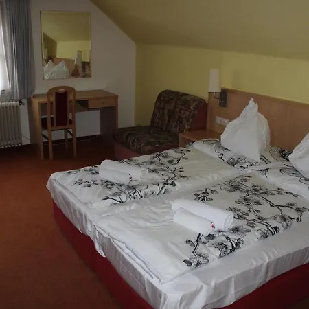 Alt Kirchheim Hotel *