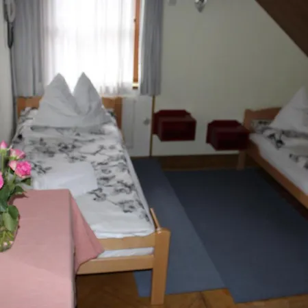 Alt Kirchheim Hotel *