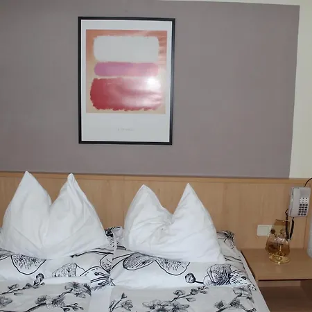 Alt Kirchheim Hotel *