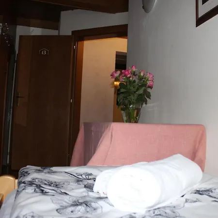Alt Kirchheim Hotel *